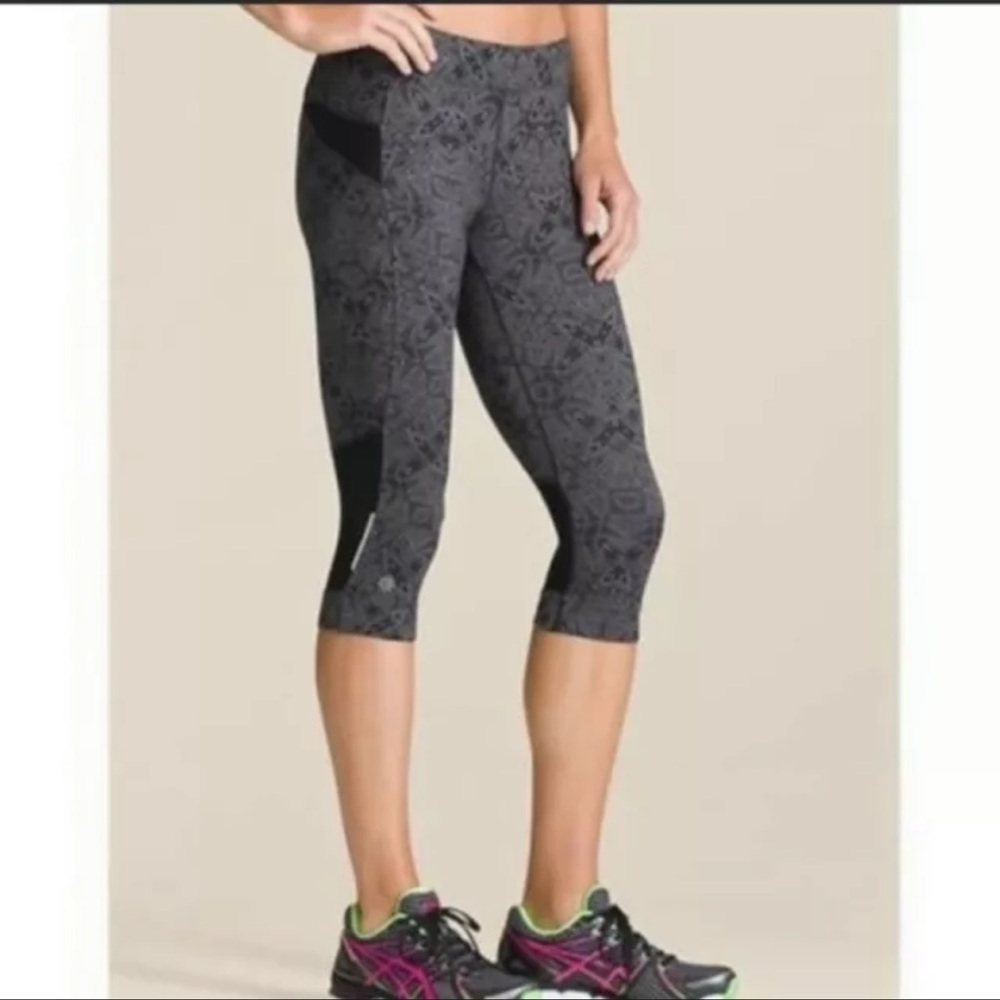 {Athleta} Cairo Bare to Run Crop Capri Leggings